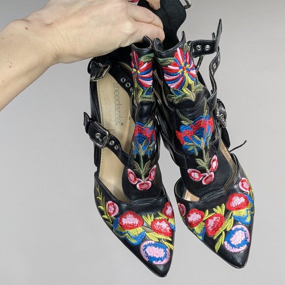 Shoedazzle Floral Embroidered Strappy Liza Booties Black Size 7.5 - Picture 1 of 4